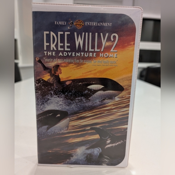Free Willy 2: The Adventure Home VHS - Picture 1 of 3